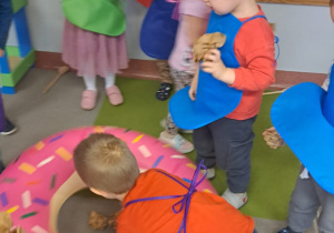 "Gdy Ci smutno, gdy Ci źle, pączek rozweseli Cię!" - Tłusty czwartek w grupie IX