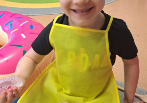 "Gdy Ci smutno, gdy Ci źle, pączek rozweseli Cię!" - Tłusty czwartek w grupie IX