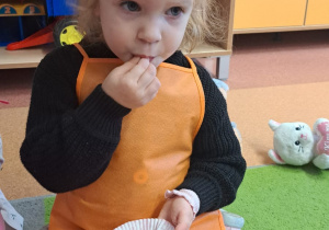 "Gdy Ci smutno, gdy Ci źle, pączek rozweseli Cię!" - Tłusty czwartek w grupie IX