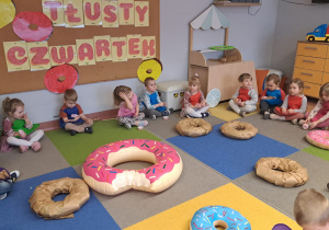 "Gdy Ci smutno, gdy Ci źle, pączek rozweseli Cię!" - Tłusty czwartek w grupie IX