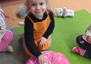 "Gdy Ci smutno, gdy Ci źle, pączek rozweseli Cię!" - Tłusty czwartek w grupie IX