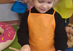 "Gdy Ci smutno, gdy Ci źle, pączek rozweseli Cię!" - Tłusty czwartek w grupie IX