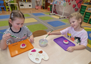 Dzisiaj pączki i pączusie, wypinają swoje brzusie … Tłusty Czwartek w grupie X