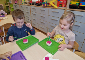 Dzisiaj pączki i pączusie, wypinają swoje brzusie … Tłusty Czwartek w grupie X