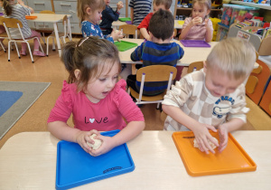 Dzisiaj pączki i pączusie, wypinają swoje brzusie … Tłusty Czwartek w grupie X