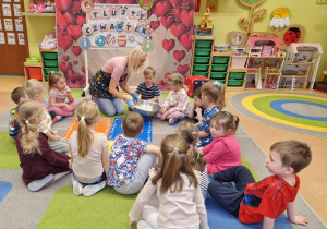 Dzisiaj pączki i pączusie, wypinają swoje brzusie … Tłusty Czwartek w grupie X