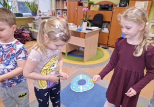 Dzisiaj pączki i pączusie, wypinają swoje brzusie … Tłusty Czwartek w grupie X