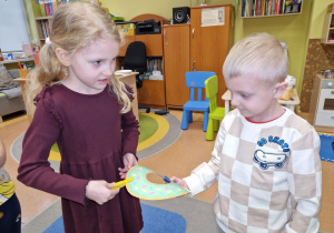 Dzisiaj pączki i pączusie, wypinają swoje brzusie … Tłusty Czwartek w grupie X