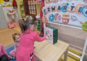 Dzisiaj pączki i pączusie, wypinają swoje brzusie … Tłusty Czwartek w grupie X