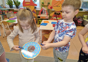 Dzisiaj pączki i pączusie, wypinają swoje brzusie … Tłusty Czwartek w grupie X