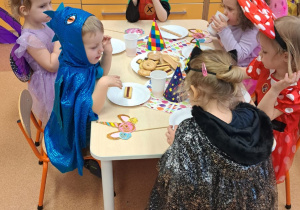 "Czas na bal!" - Walentynkowy Bal Karnawałowy, grupa IX