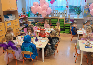 "Czas na bal!" - Walentynkowy Bal Karnawałowy, grupa IX