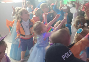 "Czas na bal!" - Walentynkowy Bal Karnawałowy, grupa IX