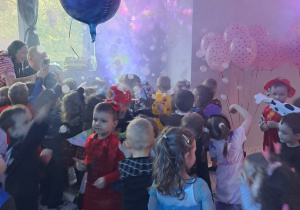 "Czas na bal!" - Walentynkowy Bal Karnawałowy, grupa IX