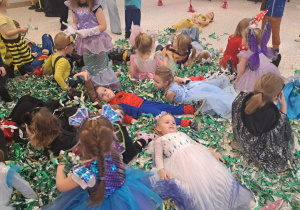 "Czas na bal!" - Walentynkowy Bal Karnawałowy, grupa IX