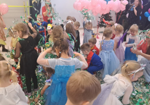 "Czas na bal!" - Walentynkowy Bal Karnawałowy, grupa IX