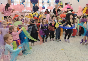 "Czas na bal!" - Walentynkowy Bal Karnawałowy, grupa IX