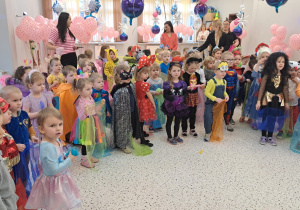 "Czas na bal!" - Walentynkowy Bal Karnawałowy, grupa IX