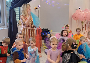 "Czas na bal!" - Walentynkowy Bal Karnawałowy, grupa IX