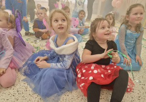 Maski, stroje i korony – dziś karnawał wymarzony … walentynkowo-karnawałowy bal – Grupa X .