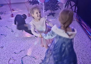 Maski, stroje i korony – dziś karnawał wymarzony … walentynkowo-karnawałowy bal – Grupa X .