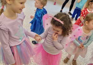 Maski, stroje i korony – dziś karnawał wymarzony … walentynkowo-karnawałowy bal – Grupa X .