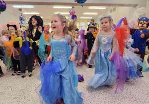 Maski, stroje i korony – dziś karnawał wymarzony … walentynkowo-karnawałowy bal – Grupa X .