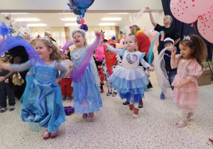 Maski, stroje i korony – dziś karnawał wymarzony … walentynkowo-karnawałowy bal – Grupa X .