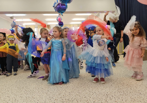 Maski, stroje i korony – dziś karnawał wymarzony … walentynkowo-karnawałowy bal – Grupa X .