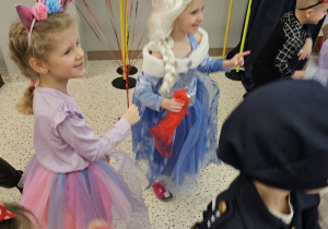 Maski, stroje i korony – dziś karnawał wymarzony … walentynkowo-karnawałowy bal – Grupa X .