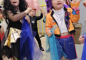 Maski, stroje i korony – dziś karnawał wymarzony … walentynkowo-karnawałowy bal – Grupa X .