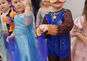 Maski, stroje i korony – dziś karnawał wymarzony … walentynkowo-karnawałowy bal – Grupa X .