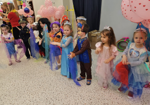 Maski, stroje i korony – dziś karnawał wymarzony … walentynkowo-karnawałowy bal – Grupa X .