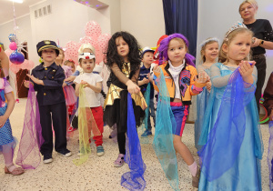 Maski, stroje i korony – dziś karnawał wymarzony … walentynkowo-karnawałowy bal – Grupa X .