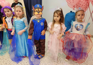 Maski, stroje i korony – dziś karnawał wymarzony … walentynkowo-karnawałowy bal – Grupa X .