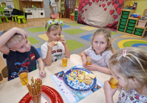 Maski, stroje i korony – dziś karnawał wymarzony … walentynkowo-karnawałowy bal – Grupa X .