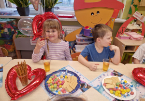 Maski, stroje i korony – dziś karnawał wymarzony … walentynkowo-karnawałowy bal – Grupa X .