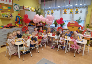 Maski, stroje i korony – dziś karnawał wymarzony … walentynkowo-karnawałowy bal – Grupa X .