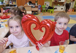 Maski, stroje i korony – dziś karnawał wymarzony … walentynkowo-karnawałowy bal – Grupa X .