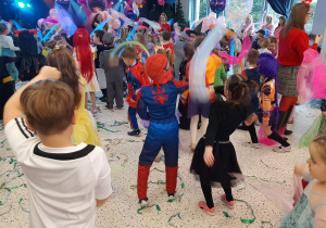 Bal karnawałowo – walentynkowy w grupie V.