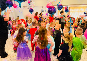 "Roztańczony karnawał" - bal w gr. XI