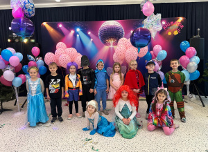 Karnawałowo- walentynkowe zabawy w gr III