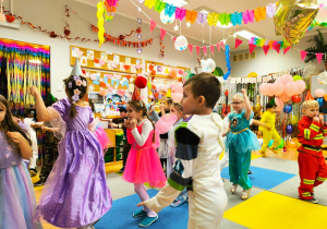 "Niech żyje bal!"- walentynkowy bal karnawałowy w gr. XII