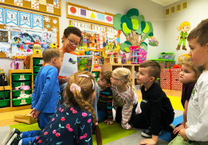 „Czytanie łączy pokolenia”- projekt czytelniczy w gr. XII