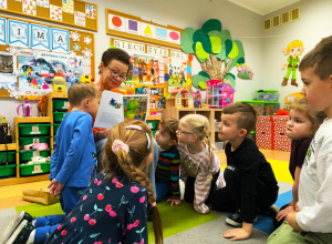 „Czytanie łączy pokolenia”- projekt czytelniczy w gr. XII