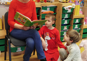 „Czytanie łączy pokolenia”- projekt czytelniczy w gr. XII