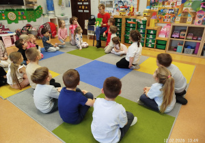 „Czytanie łączy pokolenia”- projekt czytelniczy w gr. XII