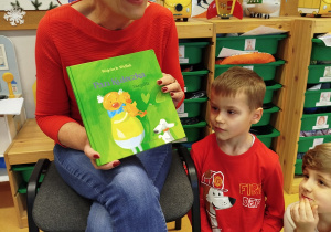 „Czytanie łączy pokolenia”- projekt czytelniczy w gr. XII