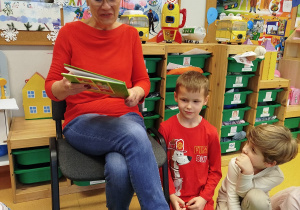 „Czytanie łączy pokolenia”- projekt czytelniczy w gr. XII