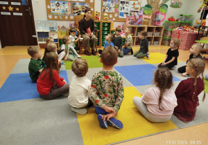 „Czytanie łączy pokolenia”- projekt czytelniczy w gr. XII